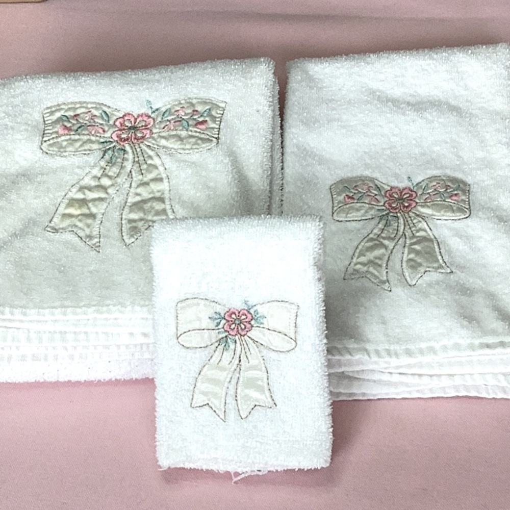 FINAL SALE PRICE 3 Piece Embellished Towel Set